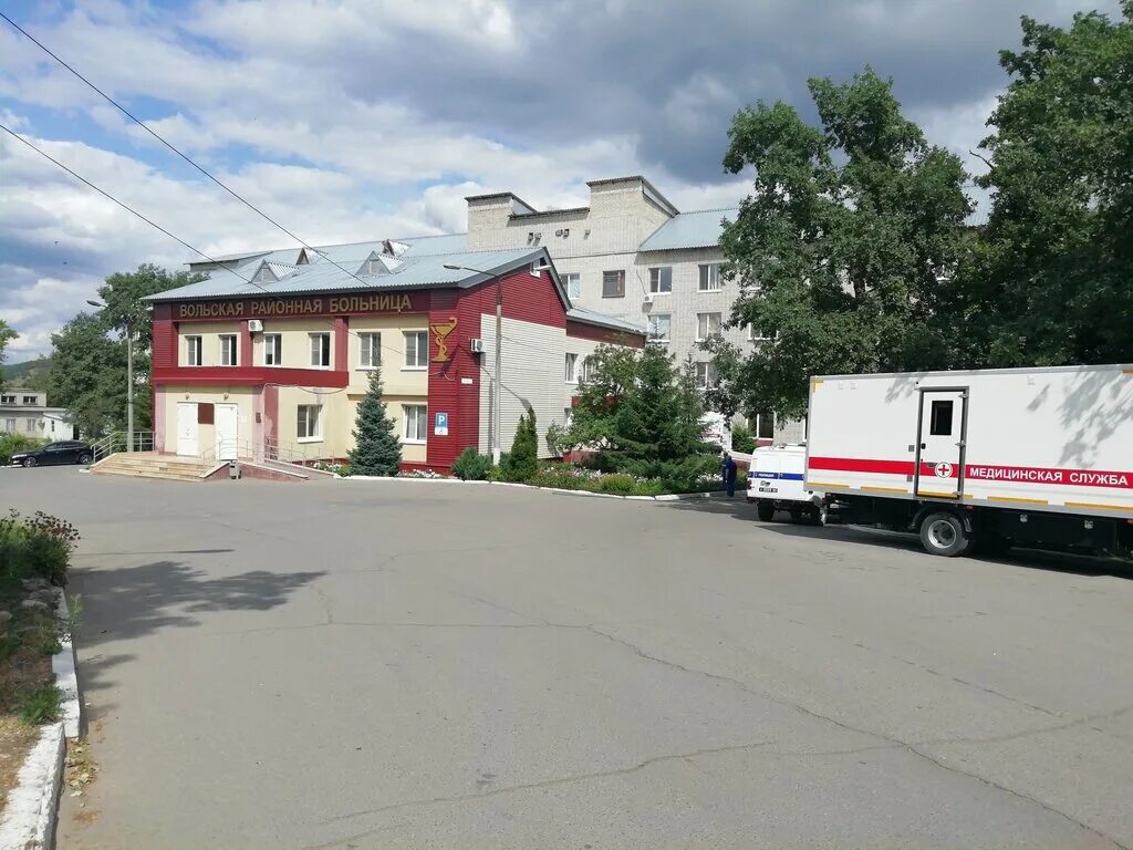 Вольский районный суд сайт. Вольская районная больница. Вольск больница роща. Больница города Вольска. Больница Вольская Львова роща.