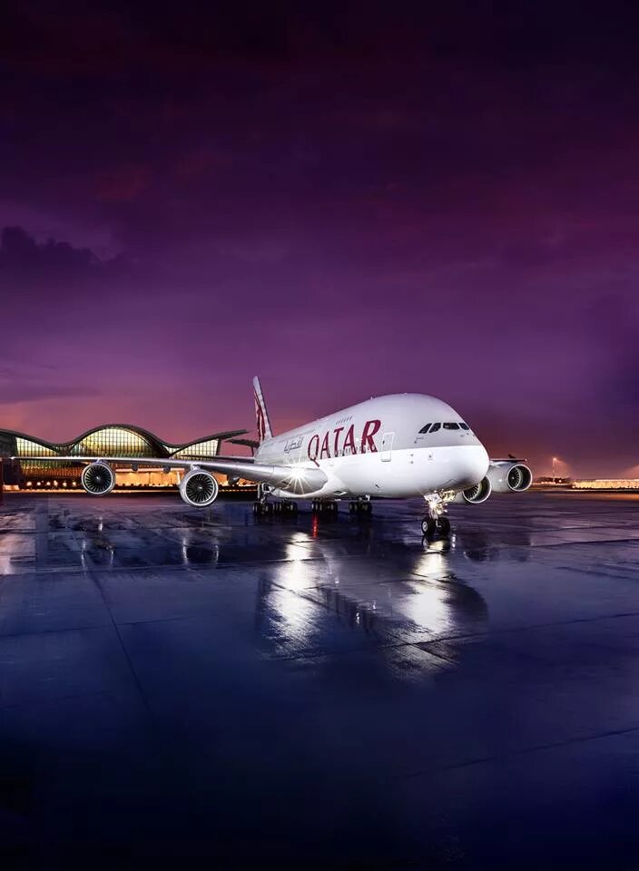 Катар дав. Авиакомпания Катар Эйрлайнс. Катар Эйрлайнс самолеты. Авиакомпания Qatar a380. Самолет Катар Эйрвейз.