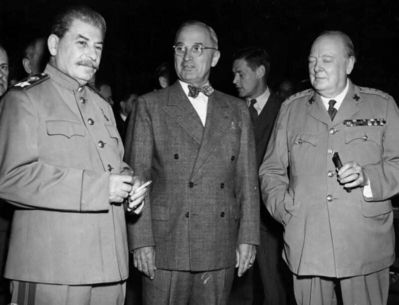 Потсдамская конференция союзников. Потсдамская конференция 1945 Трумэн Черчилль. Сталин Трумэн Черчилль. Сталин Трумэн Черчилль Потсдамская конференция. Конференция Черчилль Сталин Трумэн.
