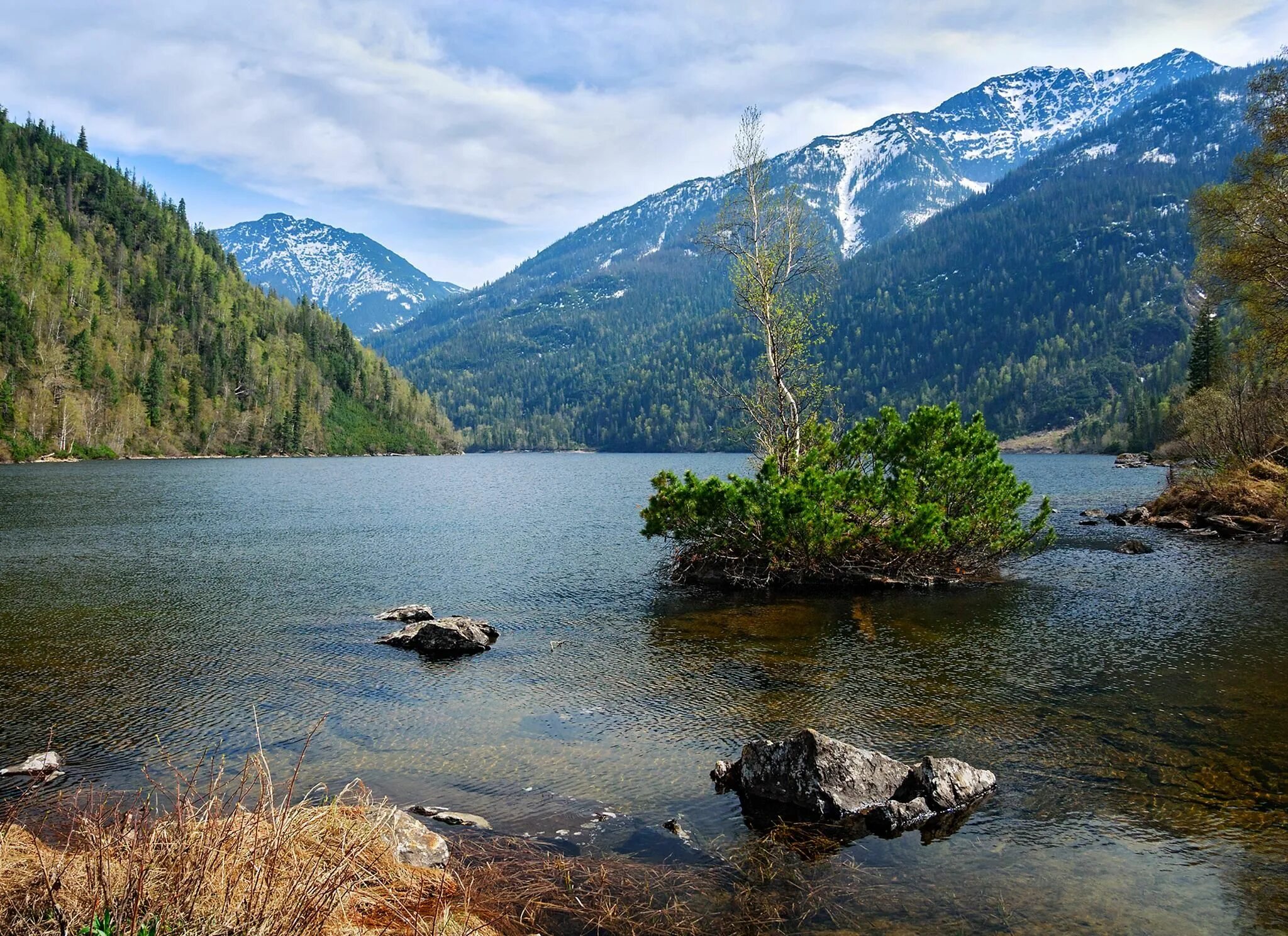 Вода на закате текстура. Ледниковое озеро морейн, канада. Озеро рица. V lake. V lake.