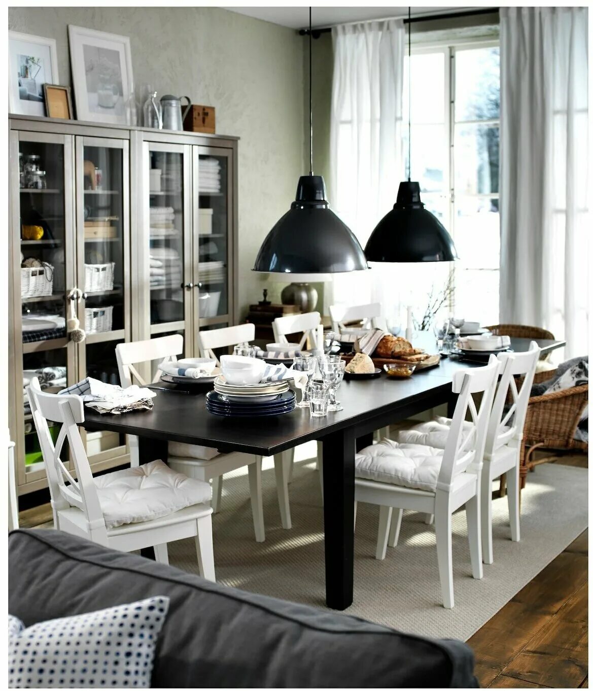 Kitchen layout with sliding door and island Classic kitchens, Kitchen island wit