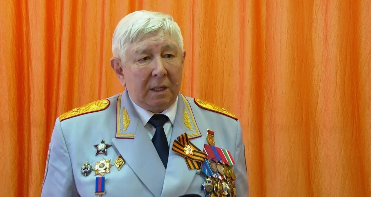 Нуманов хуршед ишонкулович генерал. Хуршед нуманов. Нуманова хуршеда ишонкуловича. Генерал алтайского края 2016. Начальник убоп республики таджикистан.