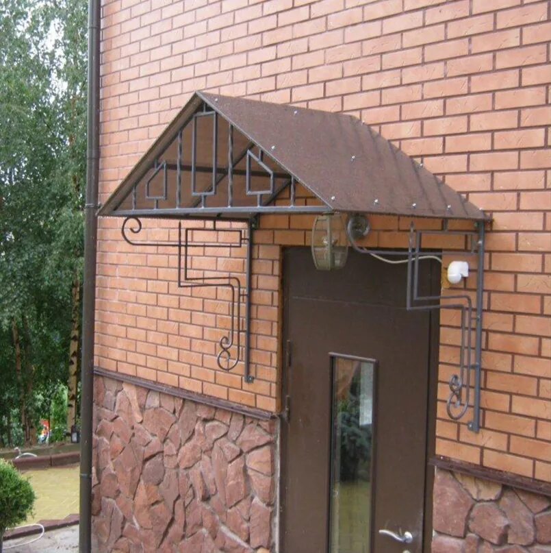 Кирпичный козырек. Треугольный козырёк над крыльцом. двухскатный козырек над крыльцом. навес двухскатный над крыльцом частного. двускатный навес над крыльцом частного дома.