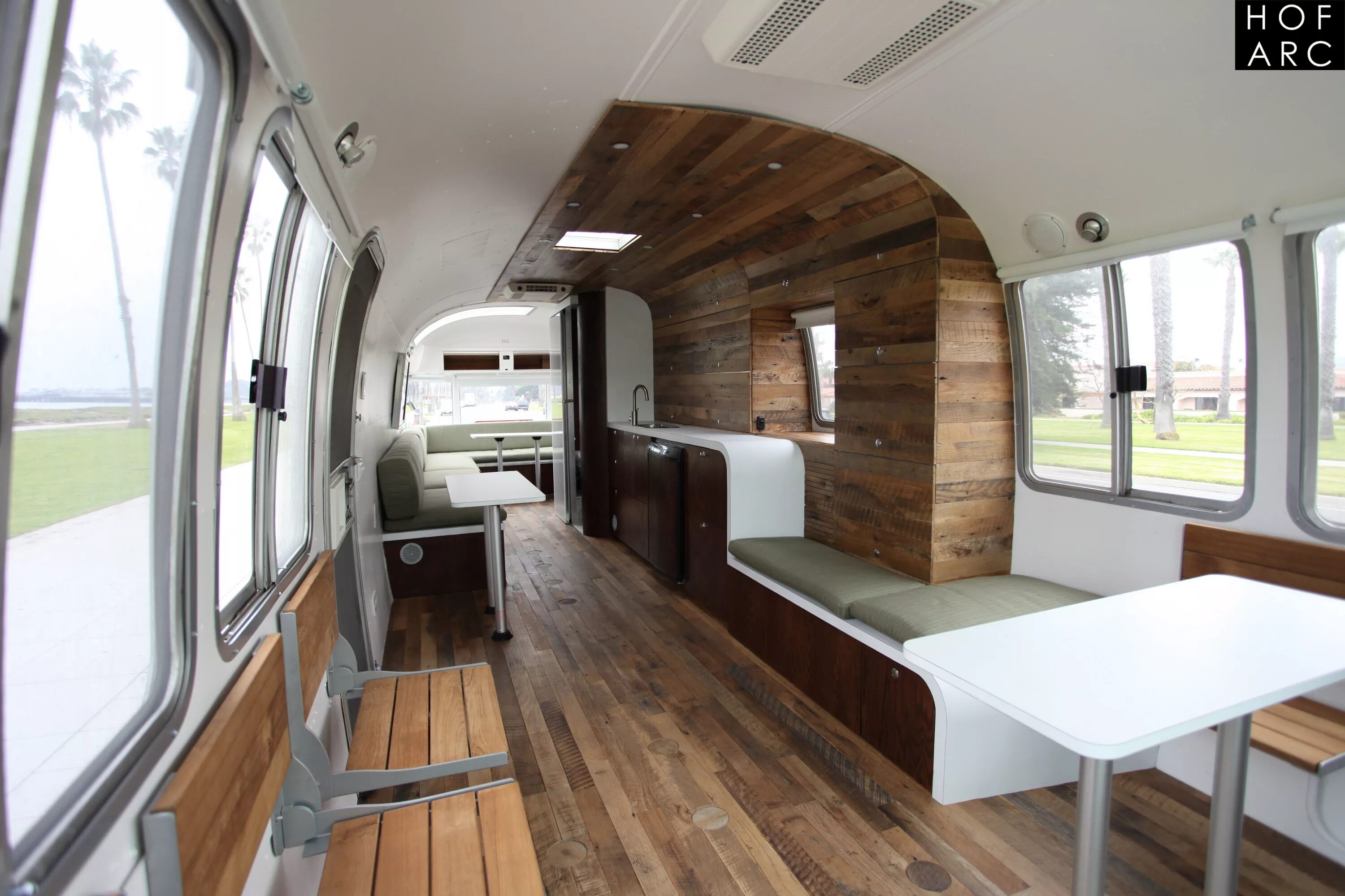 Прицеп дача на 3. Автодом airstream. airstream 345. прицеп дача airstream внутри. camper автодом.