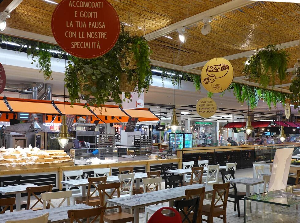 Супермаркет италия. Супермаркет в италии. Колбасный магазин в италии. Итальянский супермаркет. Магазин "оптимальный".