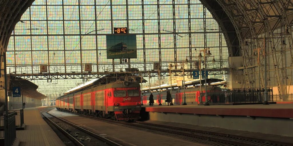 Киевский вокзал электропоезда Калуга. Станция Москва Киевский вокзал. Киевский вокзал пригородные поезда. Пригородные электрички Киевский вокзал. Поезд вокзал номер телефона