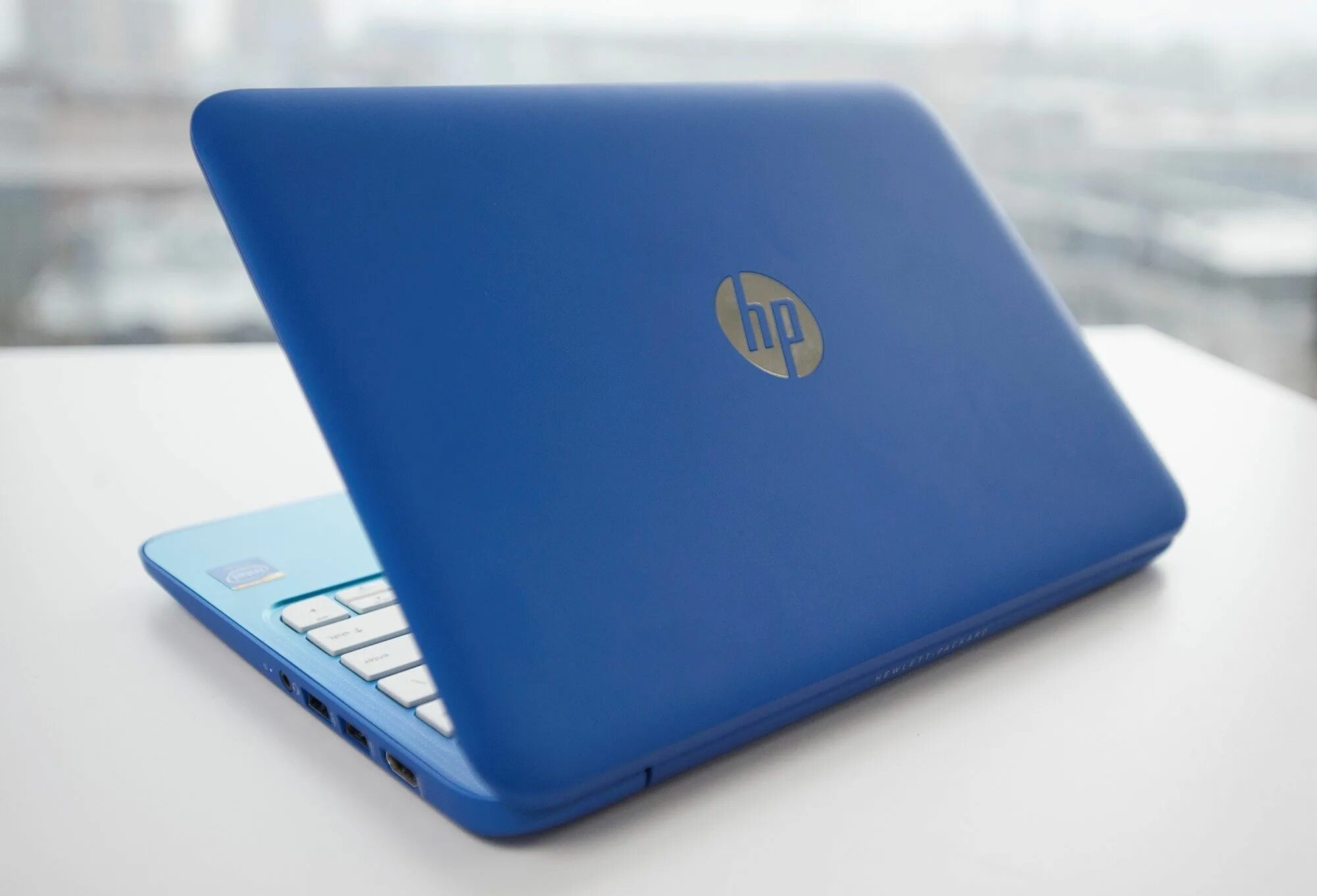 Синий ноутбук. HP Stream 11 r000. HP Laptop 11. HP Stream 11-d001dx. Ноутбук HP Laptop синий.