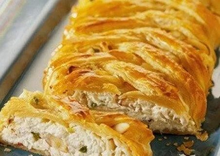 Мясо с луком в слоеном тесте