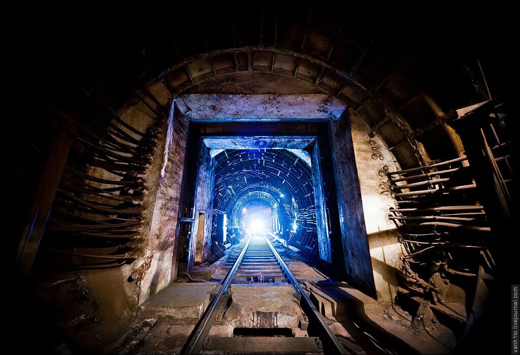 Беникасим туннель. Поезд в тоннеле. Туннель bund sightseeing, шанхай, китай. Тоннель бунд. Служебные тоннели метро 2033.