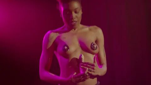 Kiersey Clemons Nude.