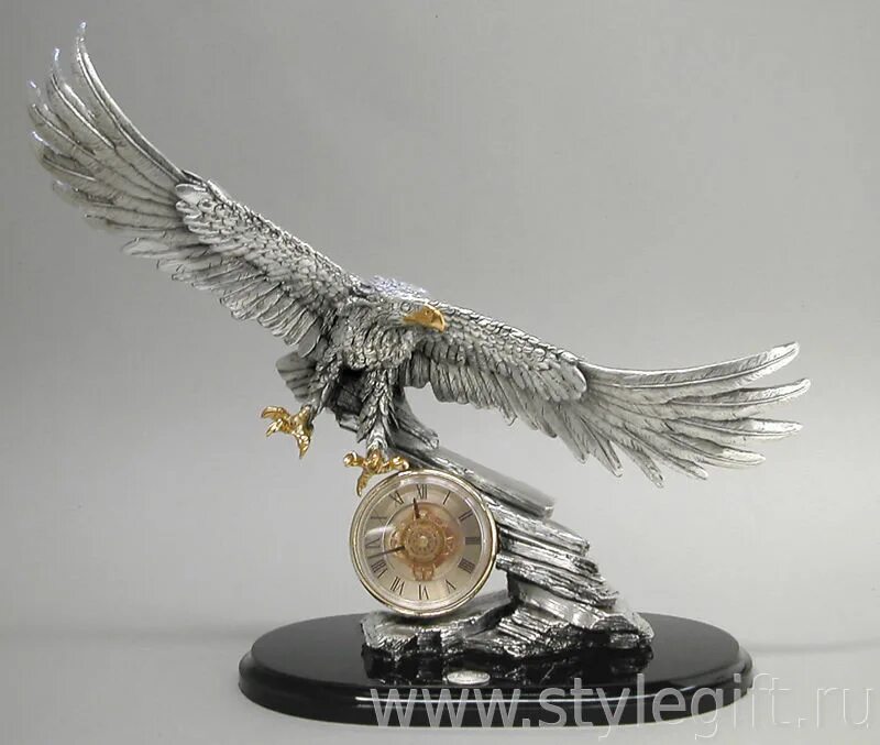 Двуглавый немецкий орел рейха. Советская ёё орел. Орел изготовитель. Серебряные статуэтки. Императорский орел на золотом щите.