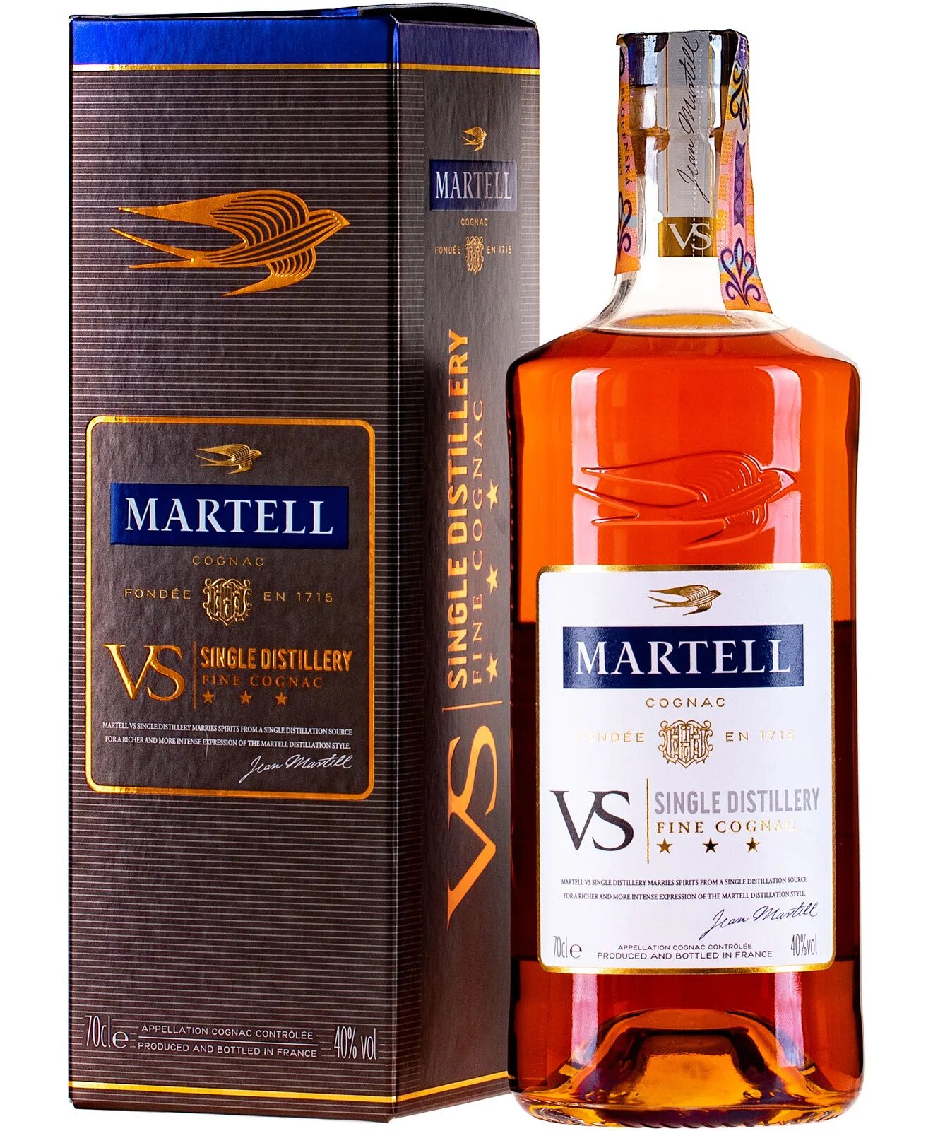 Сколько стоит 0.5 коньяка. Коньяк Martell vs Single Distillery. Коньяк Мартель vs 0.5. Коньяк vs Cognac Martell. Мартель вс сингл Дистиллери.