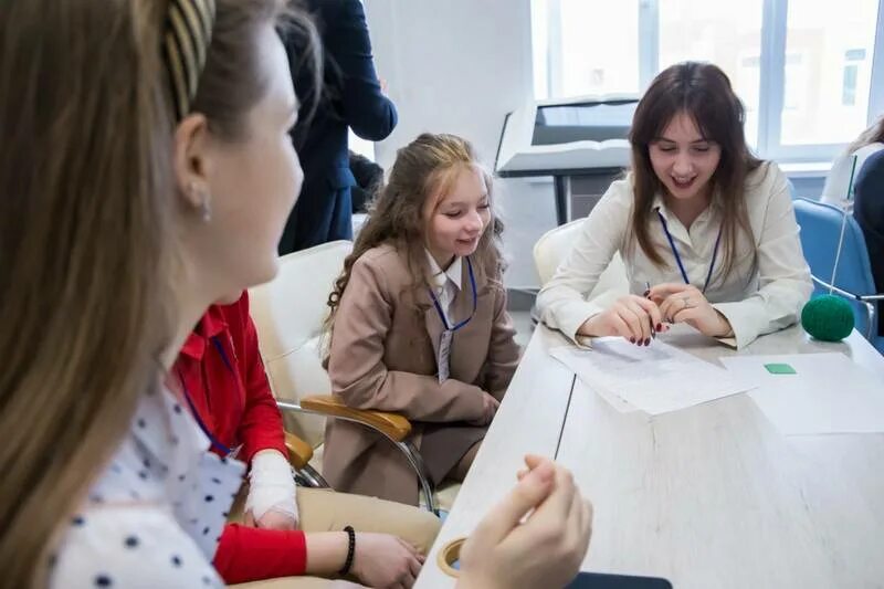 Перечислите основные функции общения. Уважение к собеседнику. Переговоры мужчина и женщина. Благодаря диалогу. Благодаря диалогу.