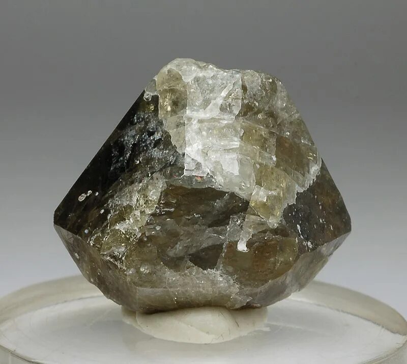 циркон минерал. циркон гиацинт камень. циркони вый черкеш нка. циркон необработанный. матарский алмаз.