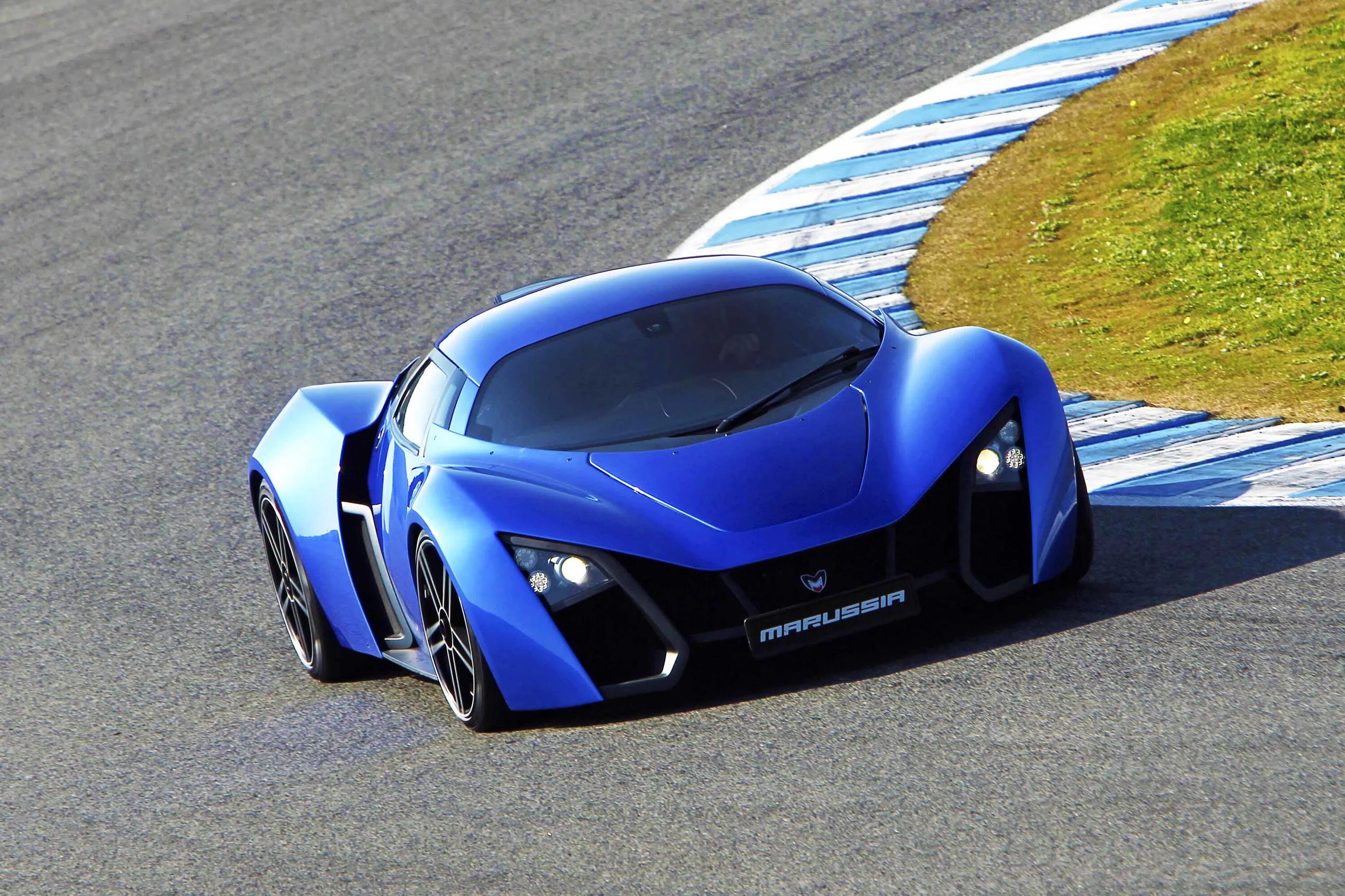 Насчет машины. Marussia b2. Спорткар Marussia b2.