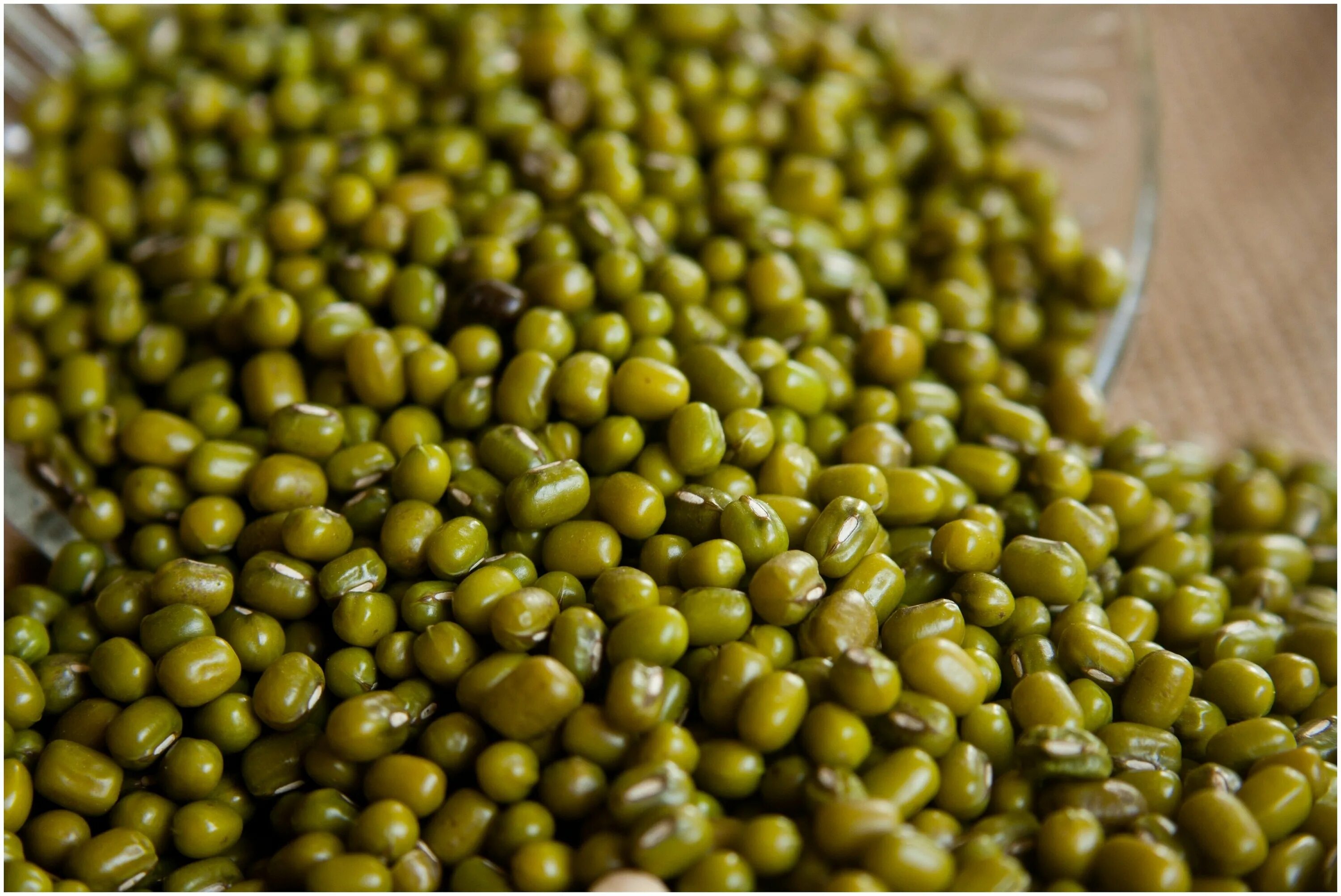 Изюм в миске. Как называется мелкая работа. Киноа каша. Гипсофила краш. Как называется мелкая работа.