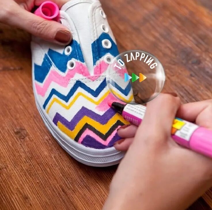 Покрасить кроссовки в домашних. Покрасить кроссовки. Перекраска тканевых кроссовок. Краска для кед тканевых. Покрасить кроссовки из ткани.