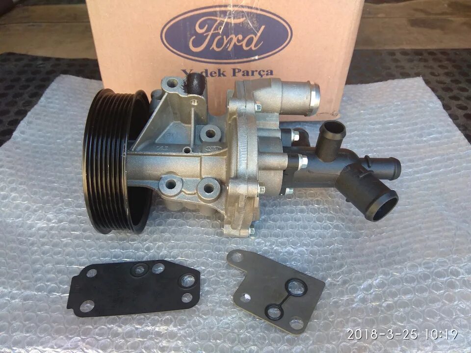 Помпа транзит 2.0. Вакуумный насос ford transit 2.5. помпа ford transit 2/2 2008. помпа форд транзит 2.4 дизель 140. помпа форд транзит 2.2.