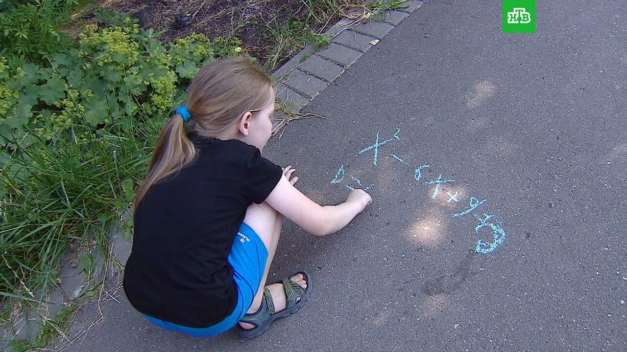 У девочки 9 лет набухла. Алиса из мгу 9 лет. алиса 9 лет. закончила мгу вундеркинд. девочка поступила в мгу.