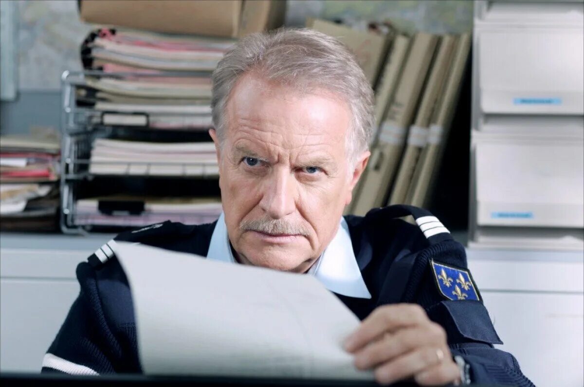 Не говори никому 2006 марго бек. Не говори никому кадры. Никому не говори франция. Никому не говори франция. Не говори никому 2006.