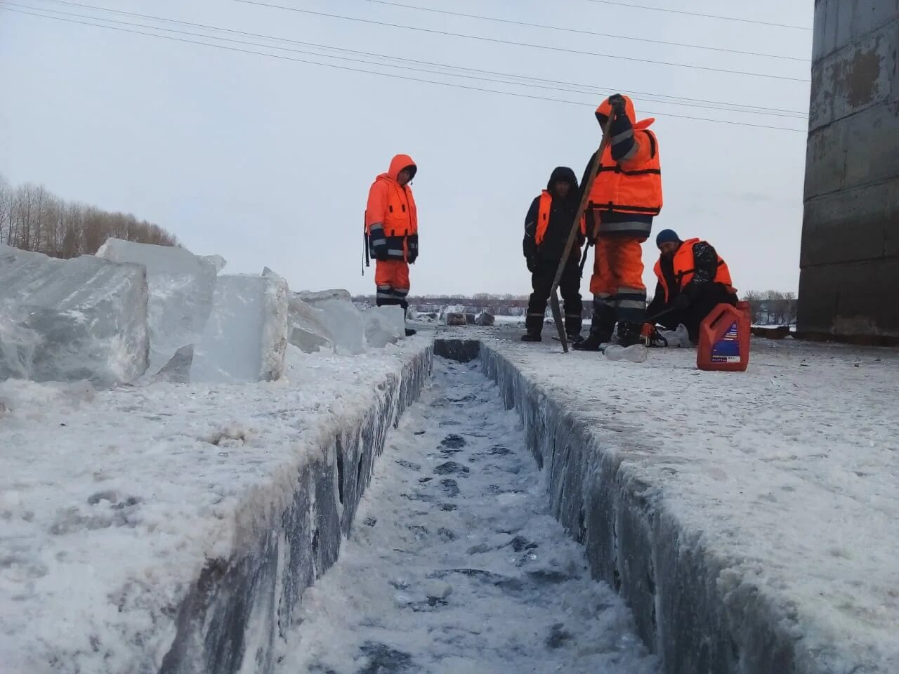 Алтай паводок ситуация на сегодня. Река Буланиха Алтайский край. Паводковый период. Наводнение Зональное. Прорвало дамбу в Буланихе.