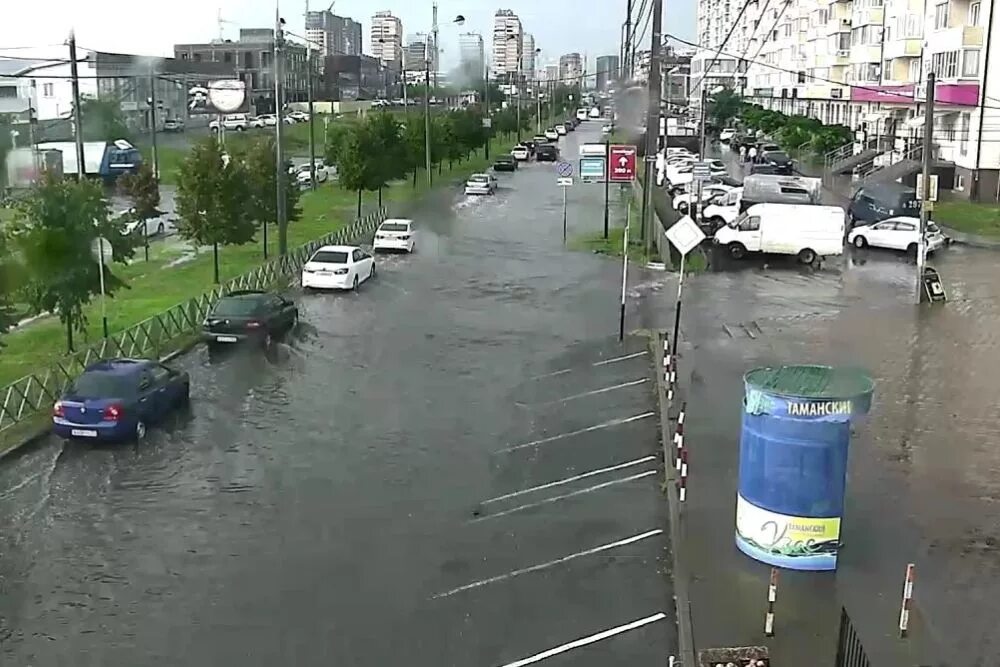 Осадки в краснодаре сегодня. Залповый ливень. дождь в краснодаре. краснодар затапливает. краснодар после дождя.