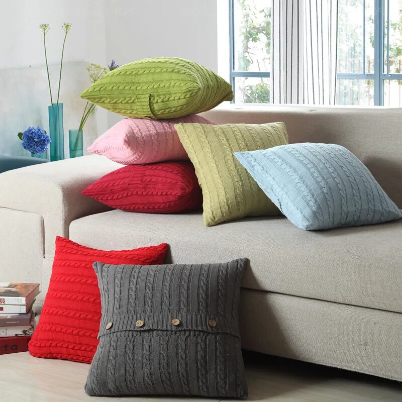Подушки на диван фото. Подушки в интерьере. Необычные диванные подушки. Креативные подушки для интерьера. Вязаные подушки.