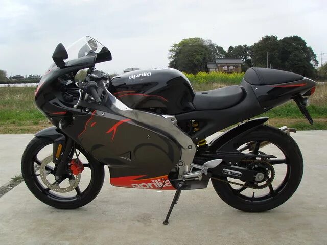 50 кубов купить. Мотоцикл Aprilia RS 50. Aprilia rs50 Sport. Aprilia rs50 2005. Априлия 50 кубов.