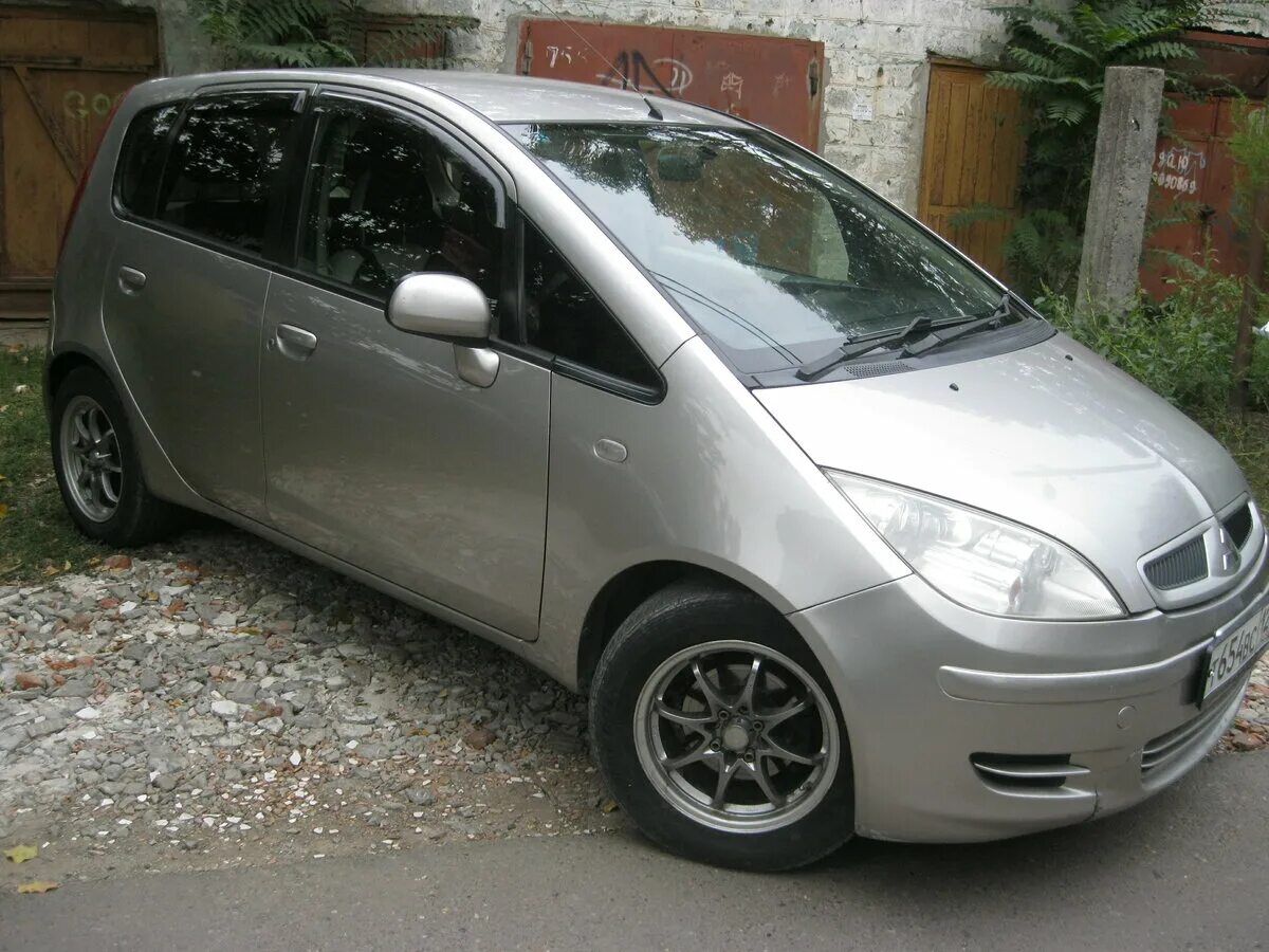 Мицубиси 2003г. Mitsubishi Colt 2003. Митсубиши Кольт 2003. Мицубиси Кольт 2003 года. Митсубиши Кольт 2003 год.