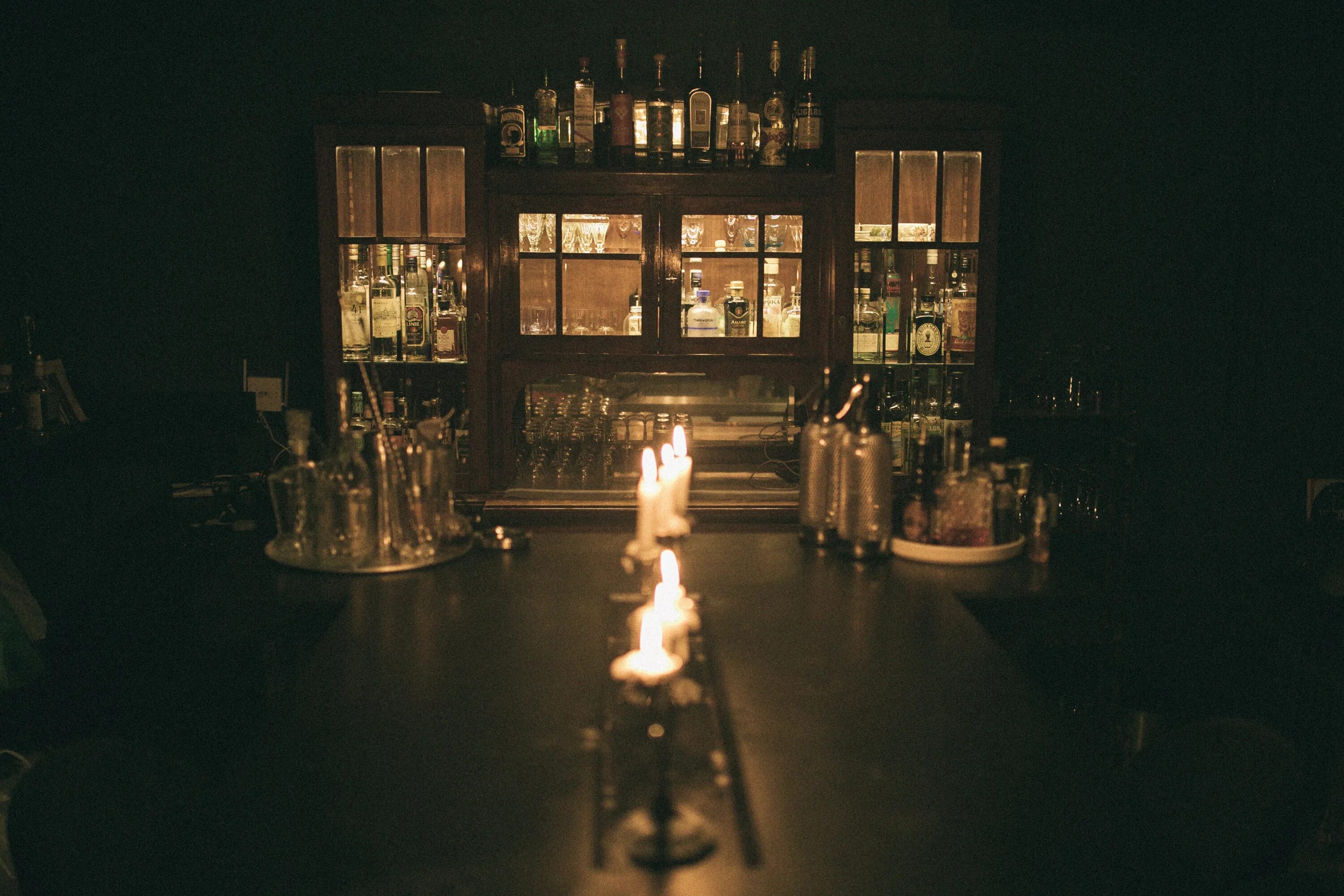 Через ресторан. Кафе ресторан. Ресторан бамбубар москва. Мансарда оренбург кальянная. Через ресторан.