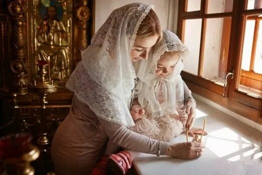 Как современной женщине одеться в церковь, чтобы не выглядеть старомодно, следуя