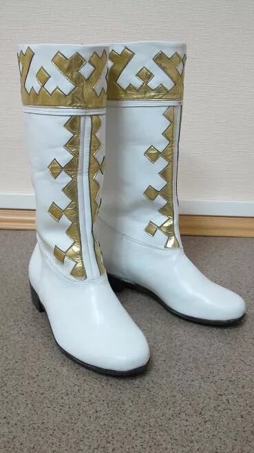 Башкирская национальная обувь ситек. Ичиги обувь татарская. Кожаная мозаика татар ичиги. Кожаная мозаика татар ичиги. Ичиги татарская национальная обувь.