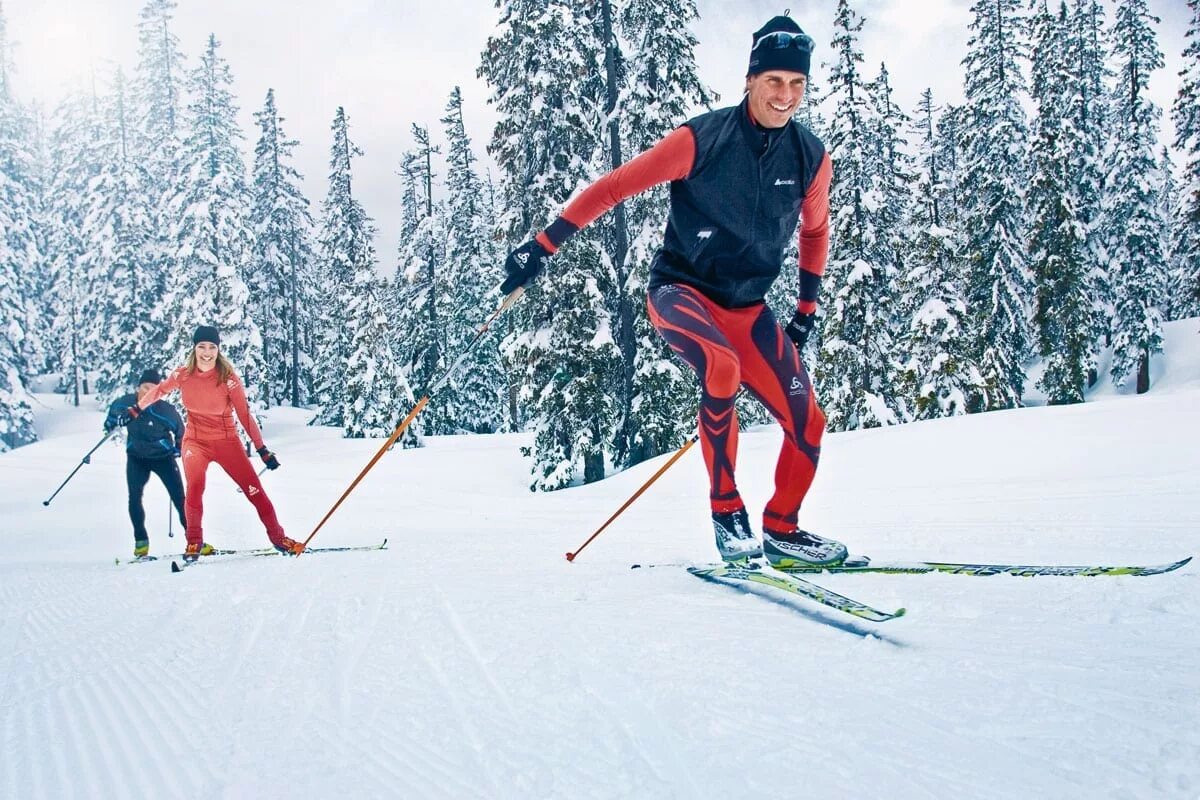 Cross country ski. Лыжи Сумит Фишер. Лыжник беговые лыжи. Катание на беговых лыжах. Катается на лыжах беговых.