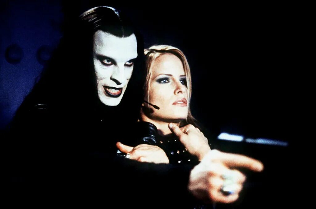 Тяжелый металл фильм 2000. Турбулентность 3: тяжёлый металл (2000). Турбулентность фильм 1997. Турбулентность 3 тяжелый. Слейд крэйвен турбулентность.