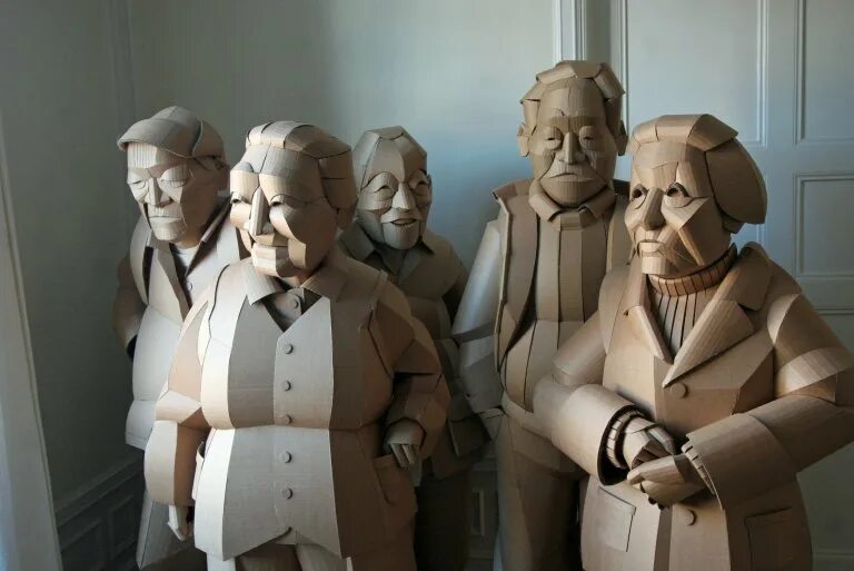 костюм из картонной коробки.