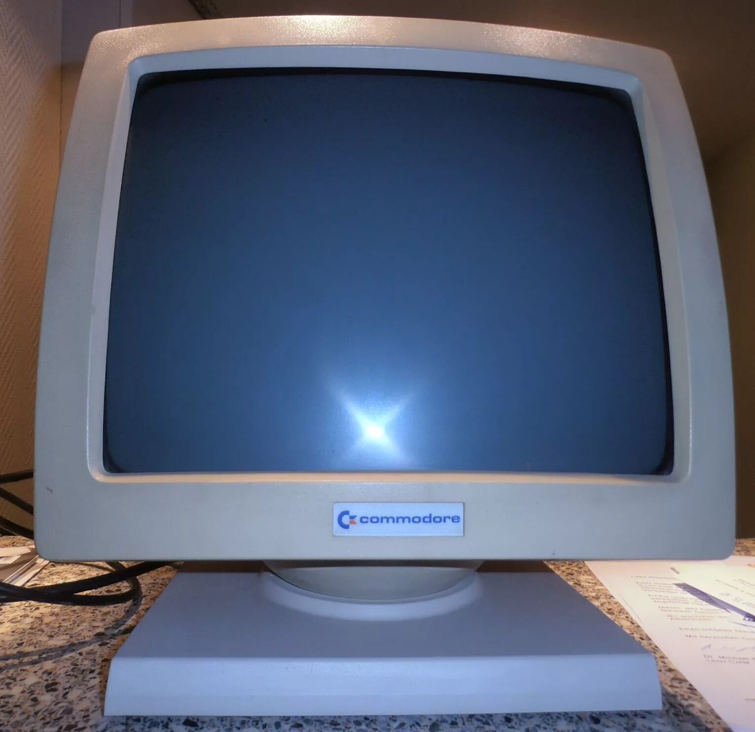 Монитор видео. Commodore Vic-20 с монитором. Монитор Commodore 1084s. Commodore 1802 Monitor. Commodore 1950 Monitor.