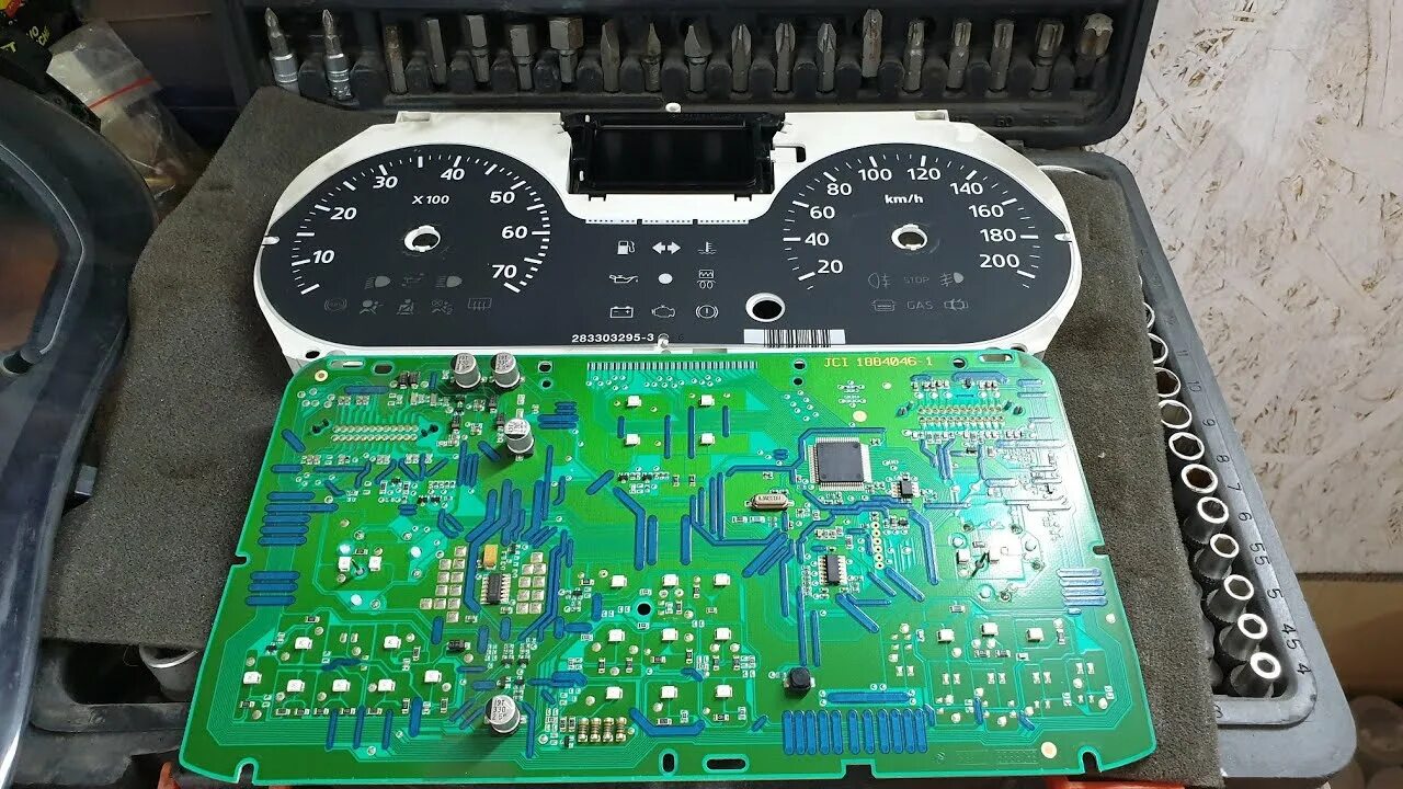 Desmontar e instalar salpicadero Renault Logan