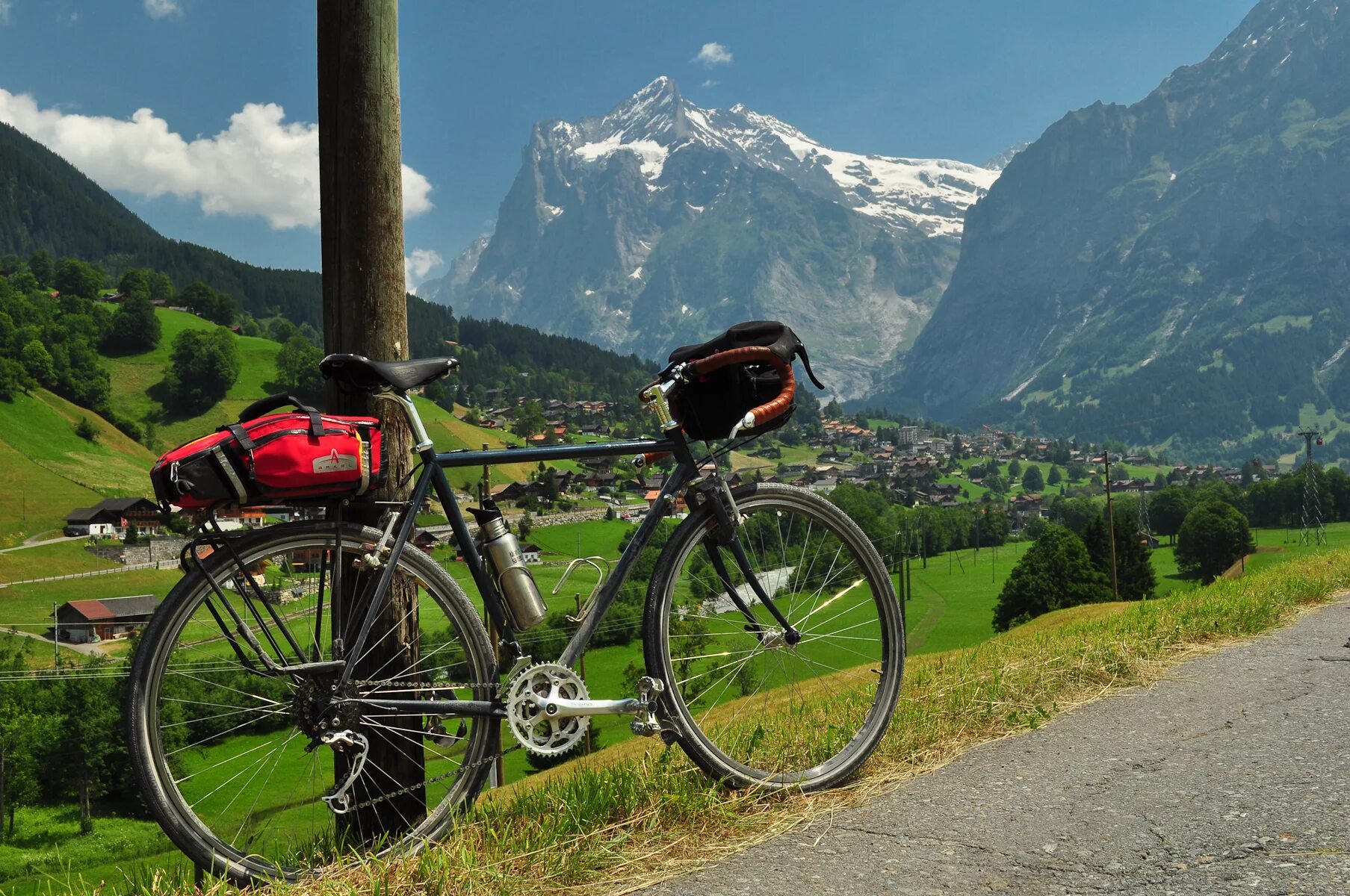 Bike tour. Туринг (Touring, туристический велосипед). Туристические велосипеды Surly. Путешествие на велосипеде. Туристический горный велосипед.