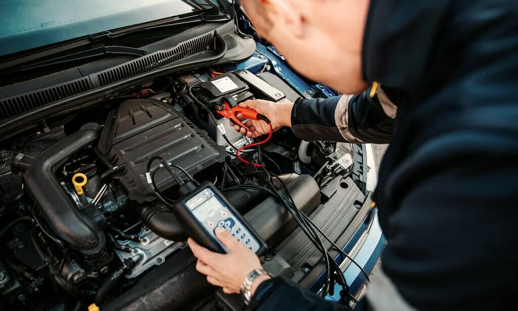 Диагностика автомобиля. Диагностик автомобиля. Карвата автомобиль. Автоэлектрик мытищи. Компьютерная диагностика машины.