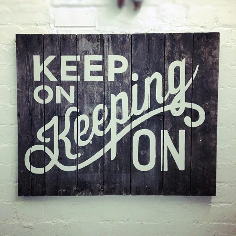 Keep on my own. Keep on. Мотивация типографика. Под keep on keeping on. Краска keep on on.
