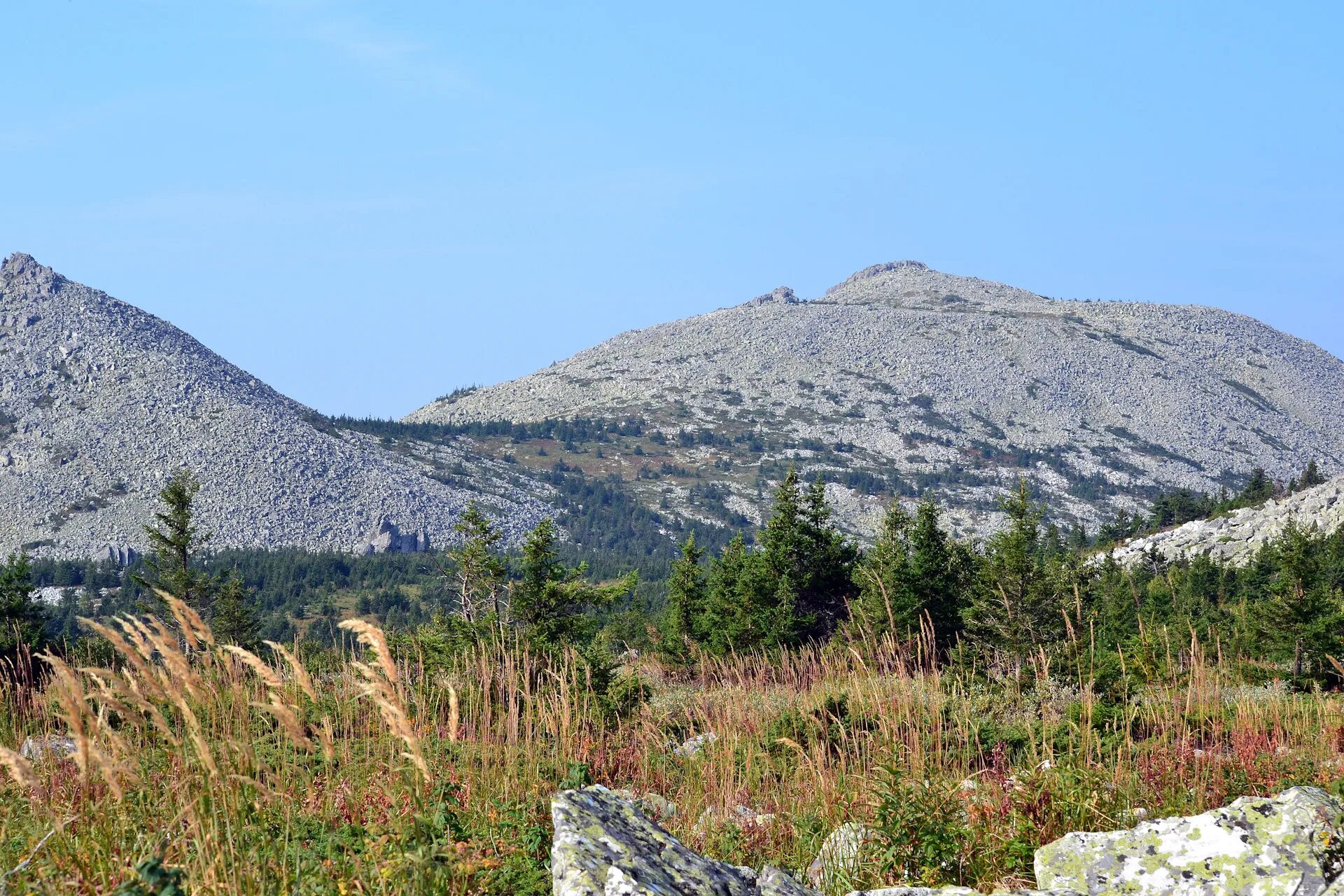 Шелом гора челябинск. Гора большой шелом хребет зигальга. Большой шелом гора. Большой шелом гора. Большой шелом зигальга.