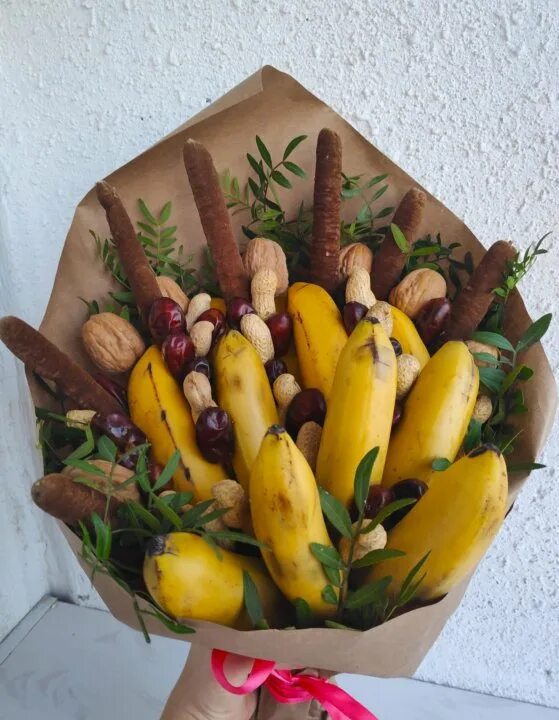 Вкусные букеты с бананом. Букет из фруктов с ананасом. Карвинг из банана. Букет из фруктов с ананасом. Букет из бананов.