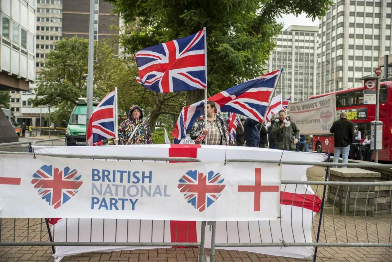Britain is a nation. Британская Национальная партия (BNP). Националистическая партия Великобритании. BNP партия Великобритании. Британская Национальная Лесопарковая система.