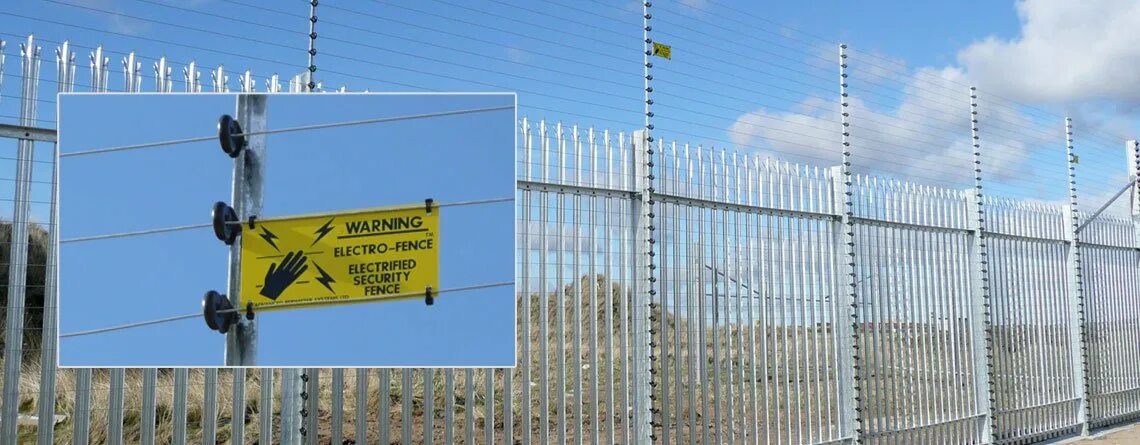 Говорящий забор. Сосед за забором. Перелез через ограждение. Старый деревянный забор. Интересный забор.