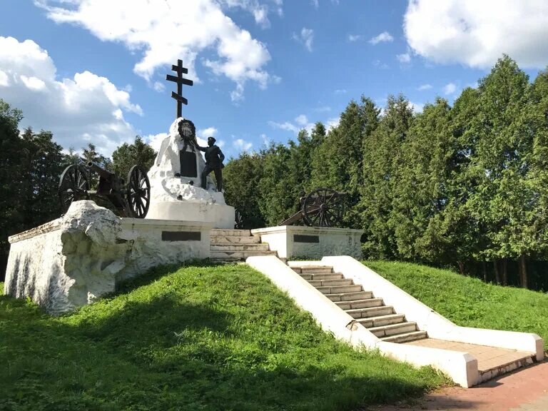 Памятник радищеву в малоярославце. Памятник войны 1812 малоярославец. Малоярославец парк 1812. Кутузову в малоярославце. Памятник кутузову в малоярославце.