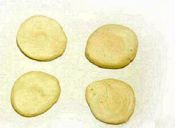 Лепка в младшей группе лепешки большие и маленькие. Манная лепешка. Лепка лепешки большие и маленькие. Лепка лепешки. Лепка лепешки.