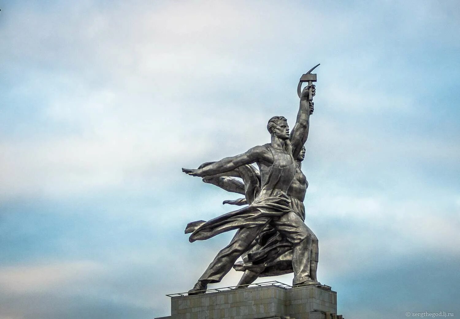 Вднх мухина рабочий и колхозница. Церковников рабочий и колхозница. Рабочий и колхозница церковников. Церковников рабочий и колхозница. Вера мухина рабочий и колхозница в париже.