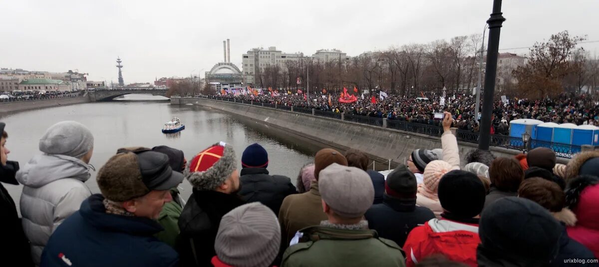 File:Митинг на Болотной площади 04 10.12.2011.jpg - Wikimedia Commons