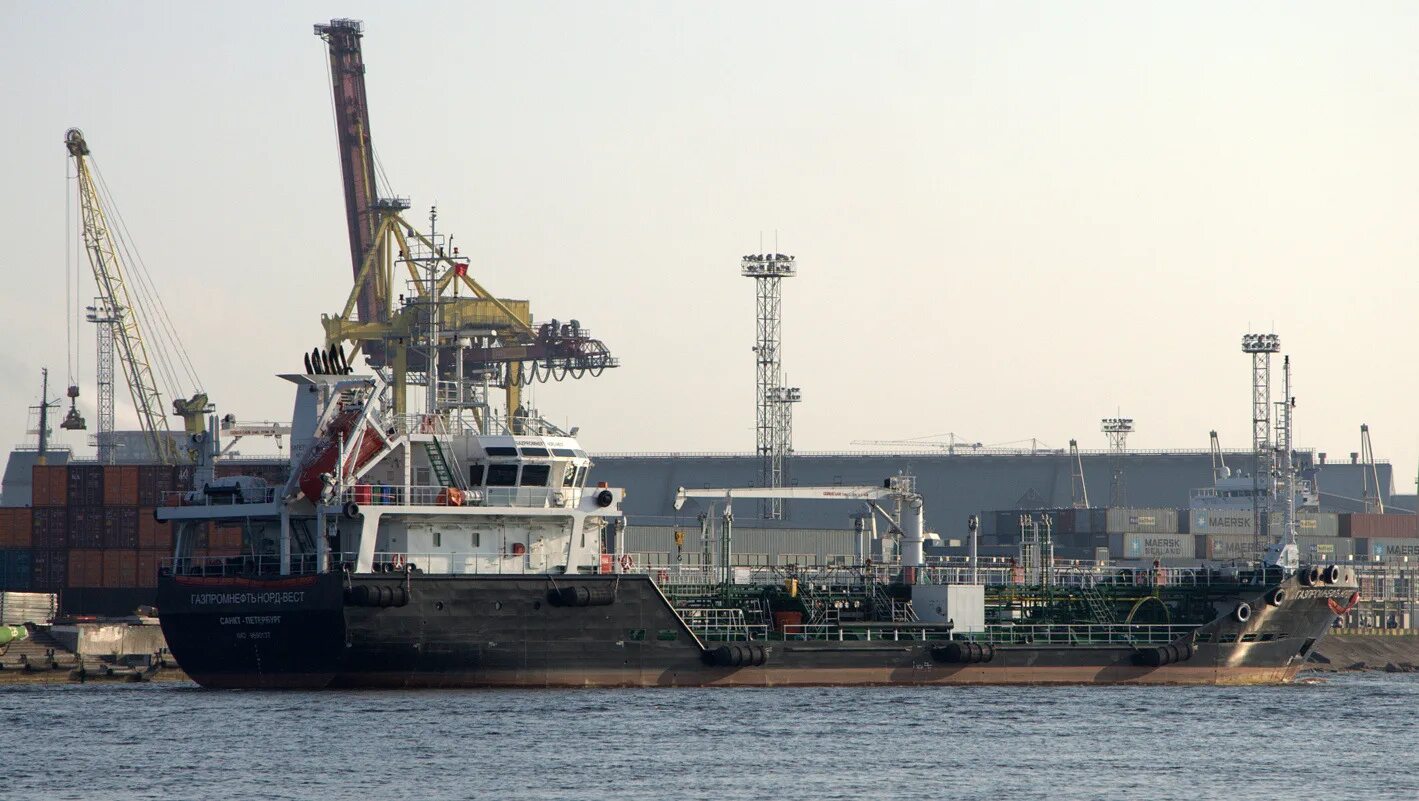 Судно норд вест мурманск. Газпромнефть норд-ист судно. Газпромнефть норд танкер. Танкер норд ист. Морской терминал коулстар.