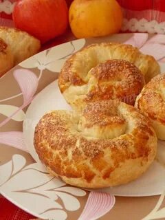Булочки с яблоками и корицей в духовке